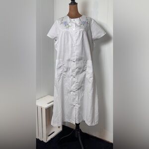 Vtg 70s Plum Blossoms White/Blue Poky  Dots Robe/Nightgown Chinese Smocked Large